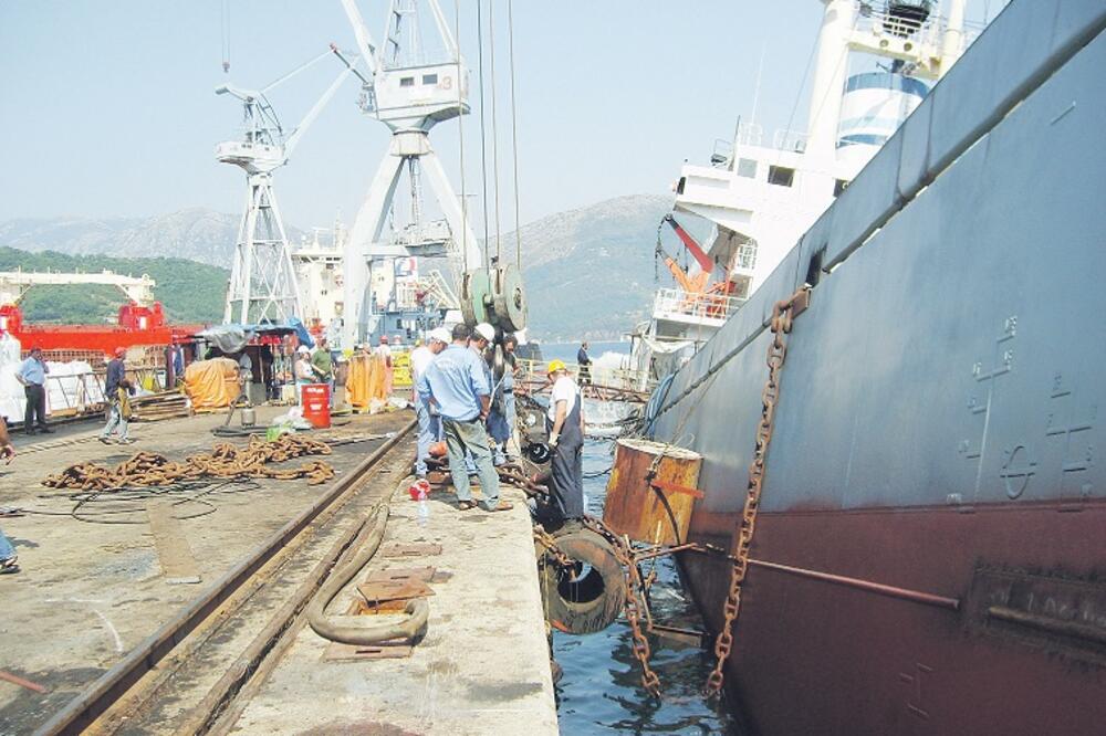 Brodogradilište, Bijela, Foto: Arhiva "Vijesti"