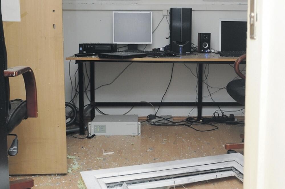 napad na Vijesti, Foto: Savo Prelević