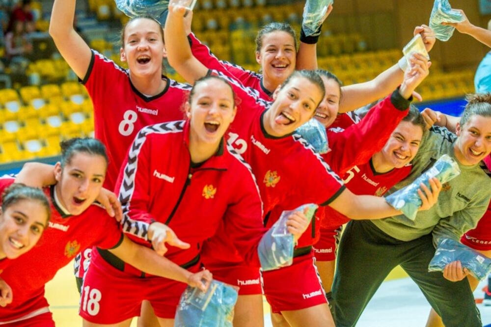 Ženska kadetska rukometna reprezentacija, Foto: Eurohandballpoland2013.pl