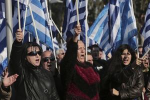 Grčka: Još tri člana "Zlatne zore" izvedena pred sud