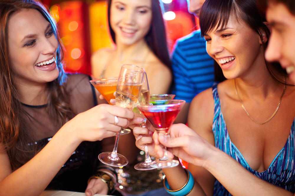 žene, alkohol, provod, Foto: Shutterstock