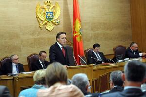 SDP: Popović "privatizuje" himnu koju smo mi donijeli