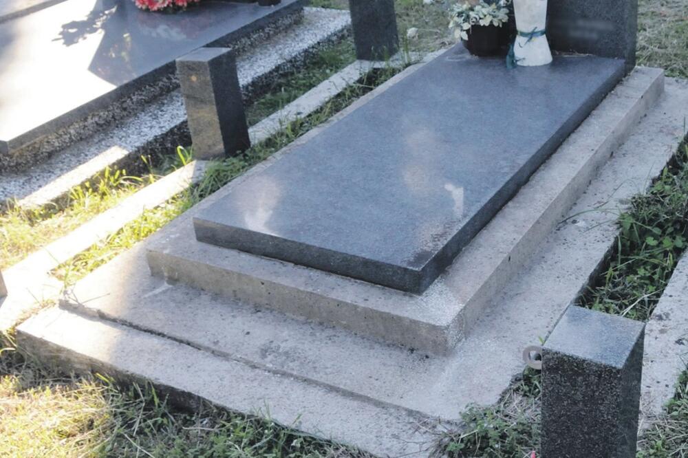 Čepurci, grob, krađa, Foto: Luka Zeković