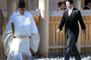 Abe: Objasniću Pekingu i Seulu zašto sam posjetio Jasukumi