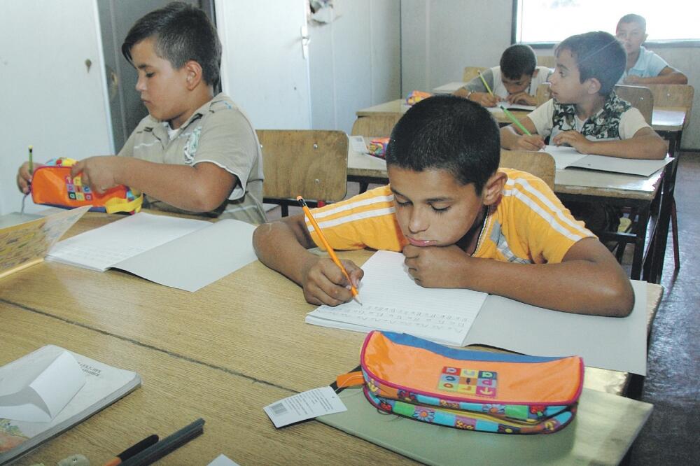 romska djeca u školi, Foto: Luka Zeković