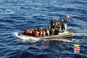 Italija: Vojna mornarica spasila 233 imigranta blizu Lampeduze