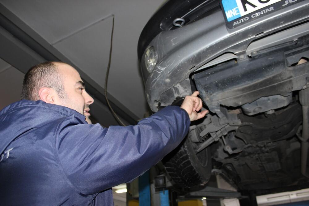 Auto servis a, Foto: Saša Marković