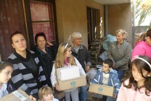 Udruženja Kosmet i Božur podijelili 150 paketića