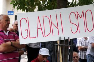 Dakićevci i ovu Novu godinu dočekuju ispred Vlade