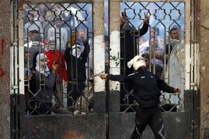 Sukob studenata i policije: Zapaljen fakultet u Kairu