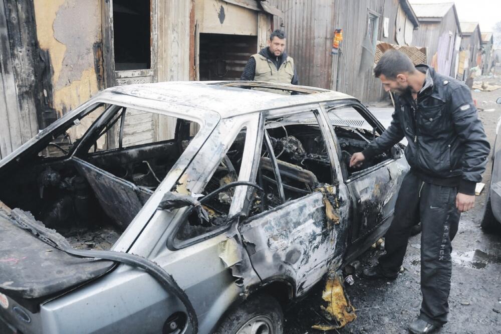 Konik zapaljeno auto, Foto: Luka Zeković