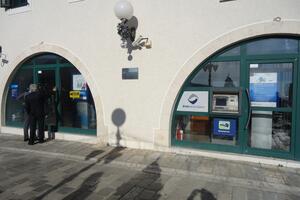 Herceg Novi: Obijena poslovnica Hypo banke