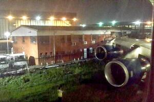 Johanesburg: Avion krilom uletio u zgradu, četvoro povrijeđenih