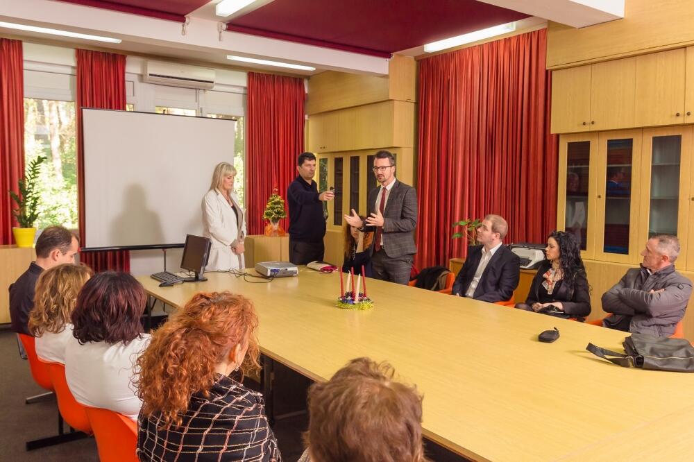 Tivat, Dom zdravlja, Foto: Siniša Luković