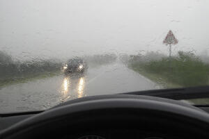 Automobili ubuduće neće imati brisače, već "štitove" od zvučnih...