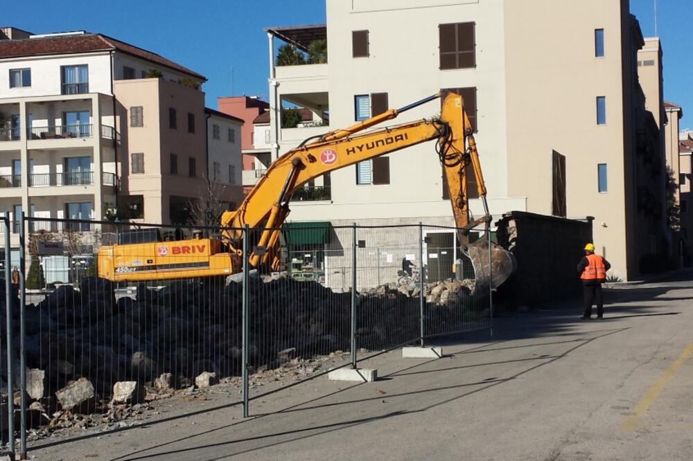 Bager ruši posljednji zid nekadašnjeg Arsenala, Foto: Siniša Luković