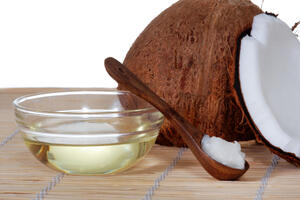 Omekšava kožu i regeneriše suvu kosu: Kokosovo ulje