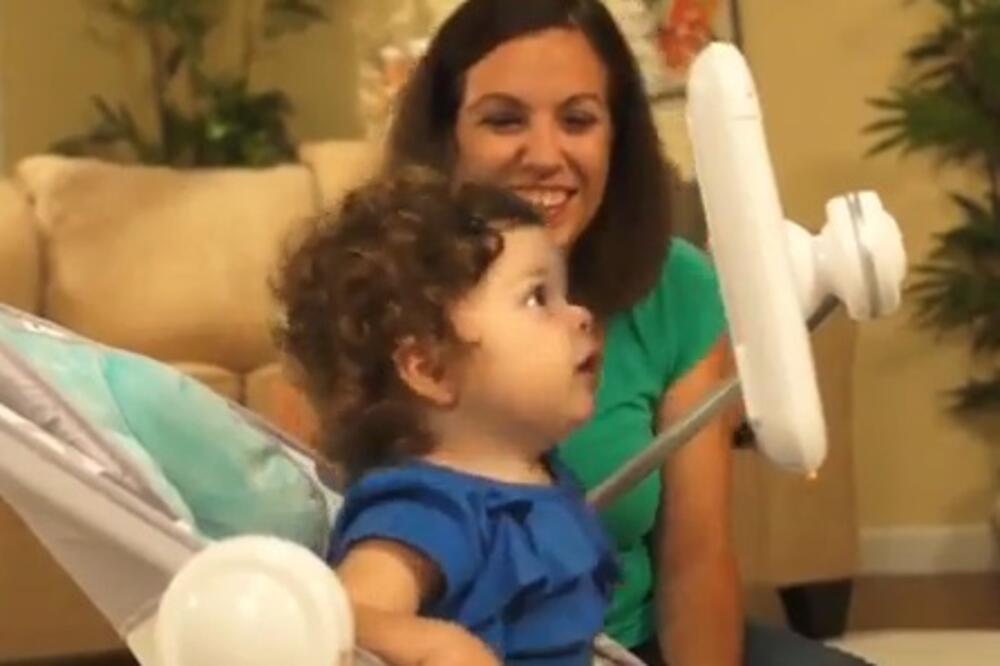 sjedalica sa iPadom, Foto: Screenshot (YouTube)