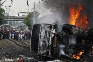 Indonezija: U sudaru voza i cisterne najmanje 10 poginulih