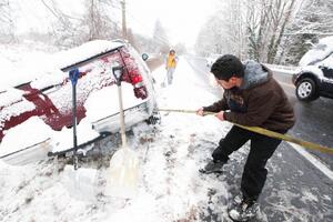 Ledena kiša i snijeg paralisali istok SAD