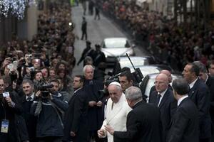 Papa Franjo: Patnje siromašnih neka nas nikada ne ostave...