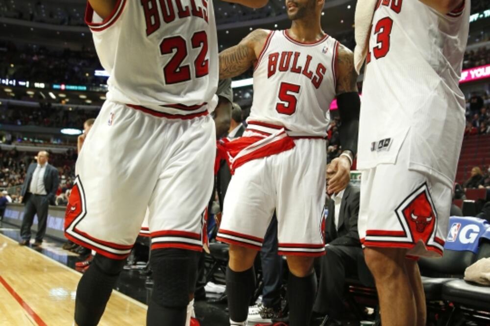 Taj Gibson i Karlos Buzer, Foto: Beta AP