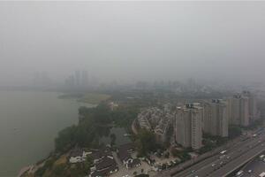 Smog ponovo izazvao haos, škole i autoputevi zatvoreni