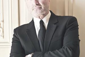 Fil Kolins prekida penziju?