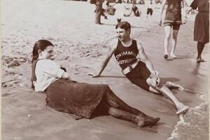 Misteriozna fotografija: Da li je Tesla bio instruktor plivanja?