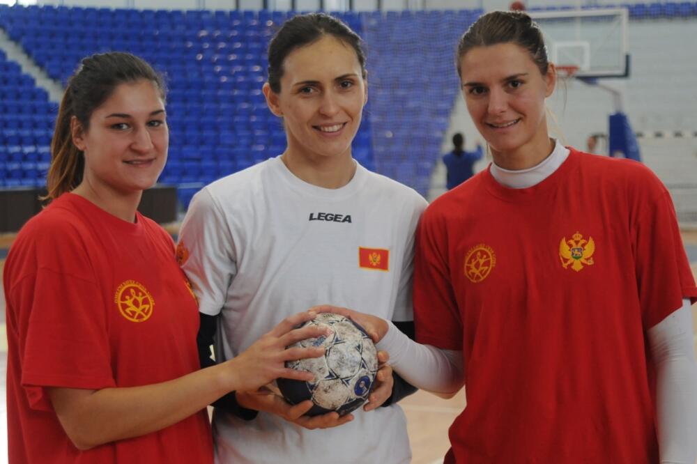 Sara Vukčević, Sandra Nikčević, Katarina Bulatović, Foto: Luka Zeković