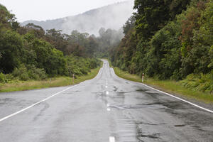 Putevi mokri, vidljivost mjestimično smanjena