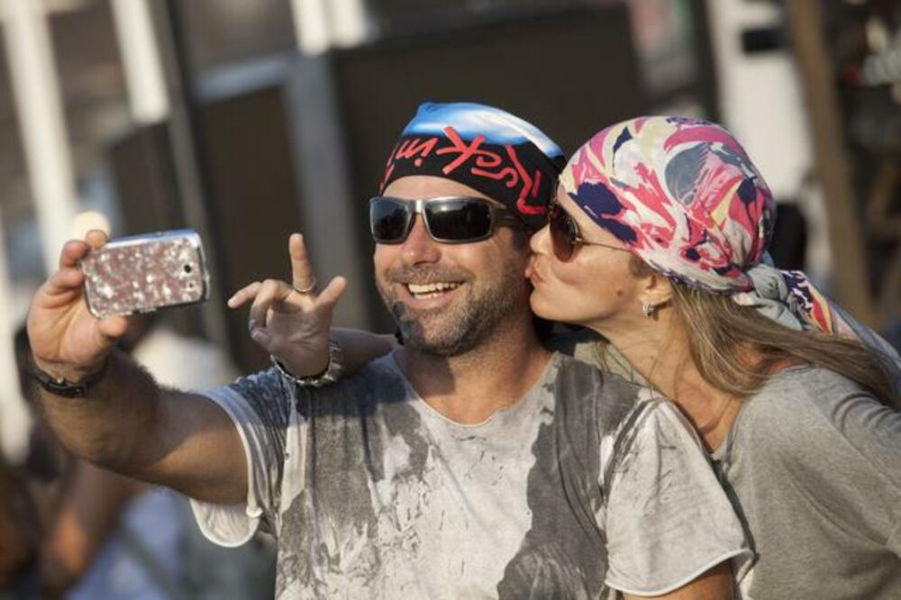 selfi, Foto: Beta/AP Photo/Silvia Izquierdo