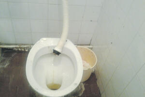 Ovako izgleda toalet na Infektivnom odjeljenju KC