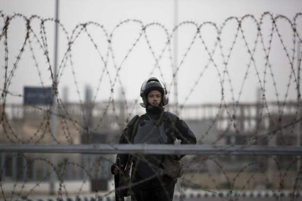 Egipat, Suđenje Morsiju, Policajac,, Foto: Beta/AP