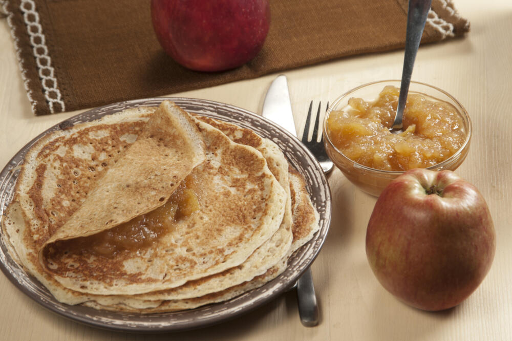 Palačinke sa jabukama, Foto: Shutterstock