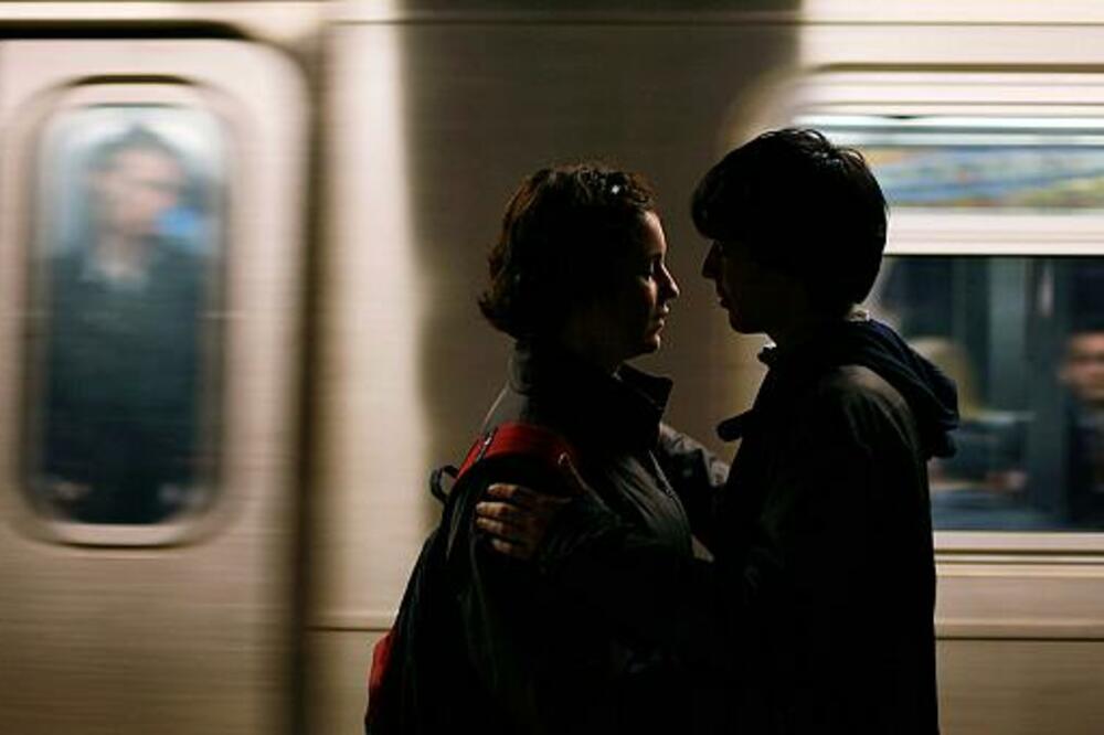 Prag, Metro, Voz, Dvoje,  Ljubav, Foto: Euronews.com
