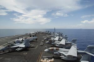 SAD povlače nosač aviona iz Sredozemlja