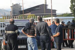 Blokiran ulaz šlepera u KAP, radnici otpustili Piperovića