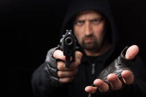 Nikšić: Osumnjičen da je iz marketa i kladionice ukrao skoro 2.000...