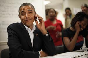 Barak Obama i dalje koristi Blekberi