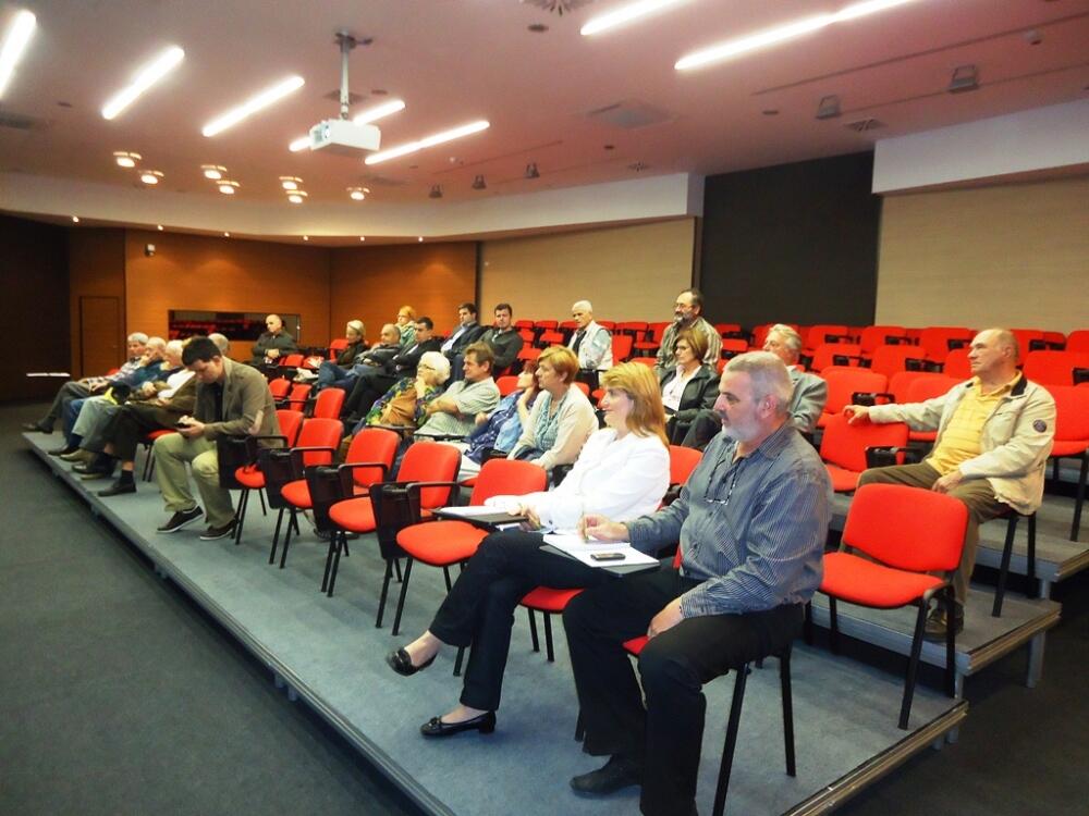 Javna rasprava, "Golf ekonomija"