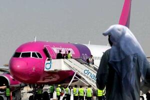 Prvi putnici sletjeli na novi aerodrom u Dubaiju