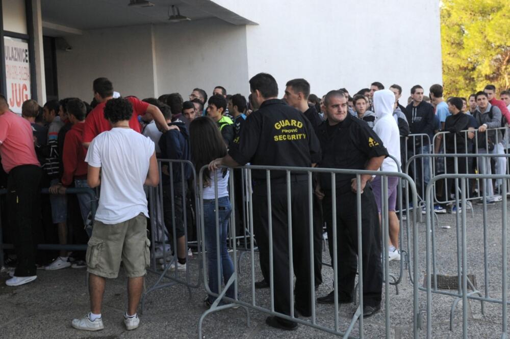 crna gora engleska, red, gužva, ulaznice, Foto: Savo Prelević