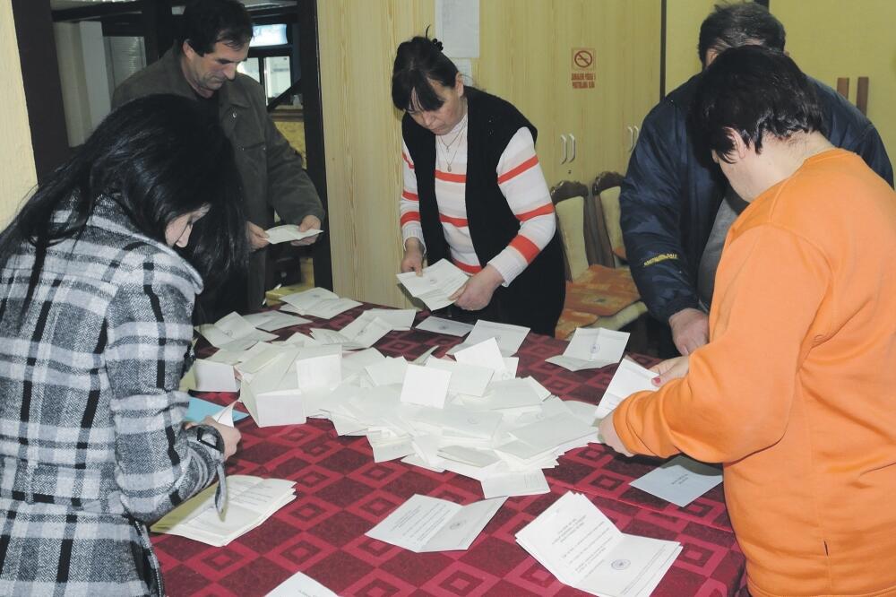 Brojanje glasova, Foto: Vesko Belojević