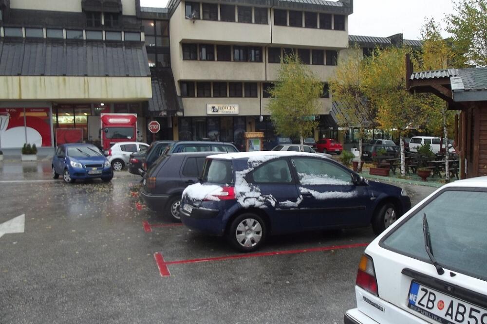 Žabljak, snijeg, automobili, Foto: Obrad Pješivac