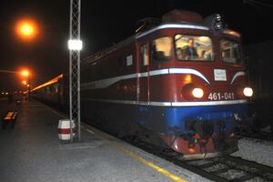 Beogradski voz kod Lutova naletio na odron