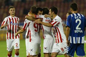 Polomljena stakla na automobilima igrača Zvezde