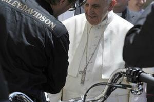 Papa Franjo prodaje motor da bi pomogao narodnu kuhinju