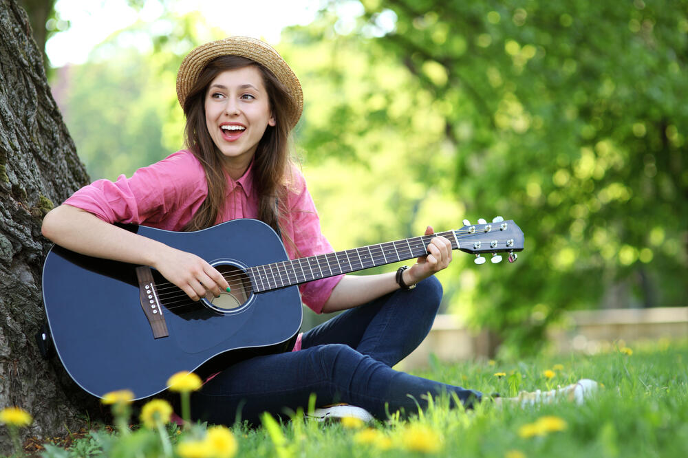 Sviranje gitare, gitara, Foto: Shutterstock