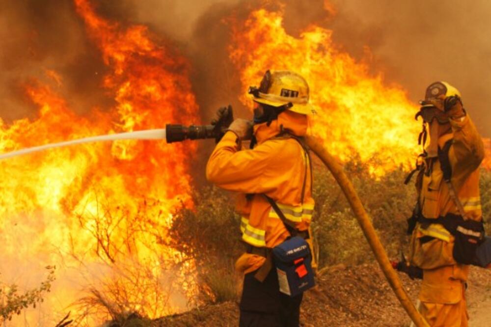 Kalifornija, Požar, vatrogasci, Foto: Rojters